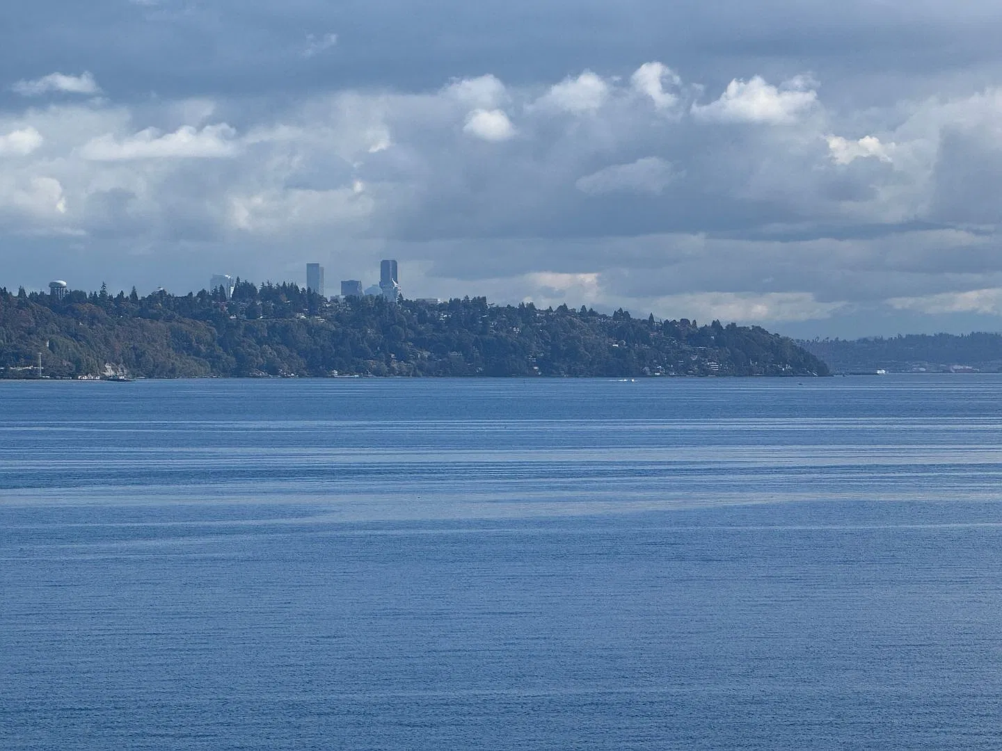 Bainbridge waterfront retreat with sweeping views — Photo 3