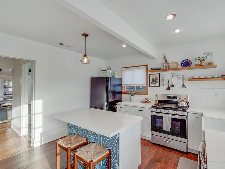 4562 Texas St — Photo 9