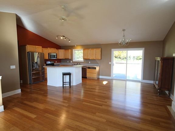 3rd image of 7190 Shalimar Dr NE