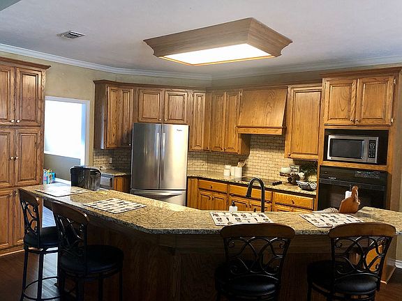 5th image of 11 Lauren Ln