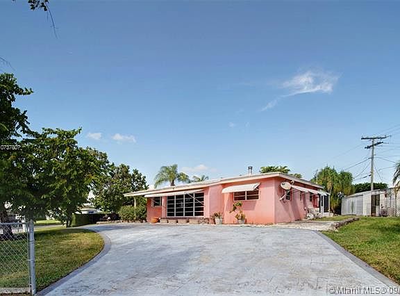 3rd image of 9720 Jamaica Dr
