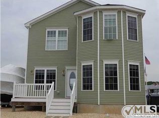 16 Florence Ln, Manahawkin, NJ 08050