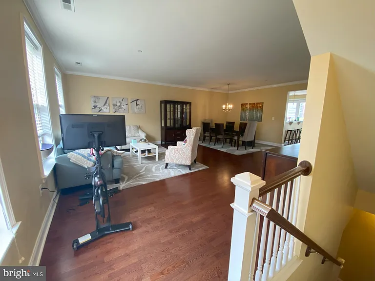 303 Admirals Way — Photo 3