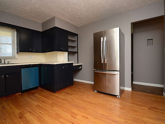 2nd image of 719 Janes View St