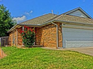 11027 SW 5th St, Yukon, OK 73099