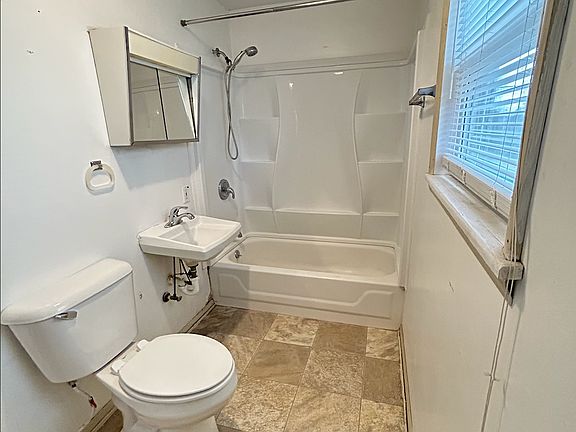 5th image of 318 Laurel Oak St #318