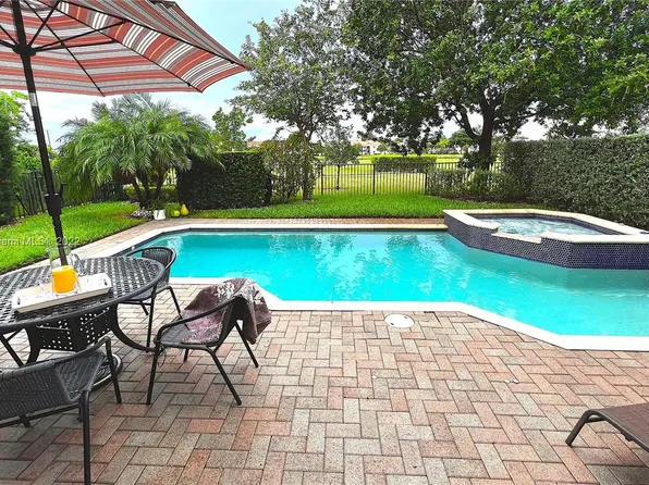 600 NE 191st St, Miami, FL 33179