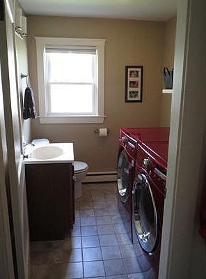 5th image of 107 Hartford Ave W
