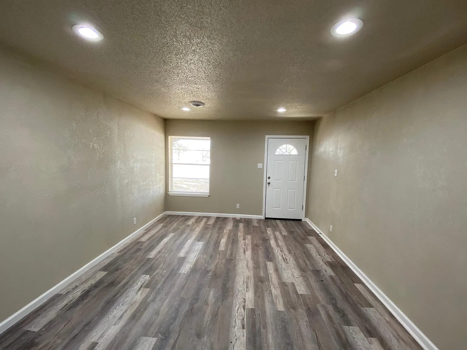 2 bed, 806 sqft, $950 — Photo 3