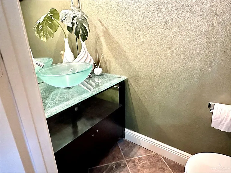 203 San Saba St — Photo 10
