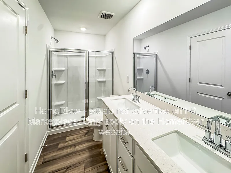 3 bed, 2.5 bath, 1346 sqft, $1,700 — Photo 3
