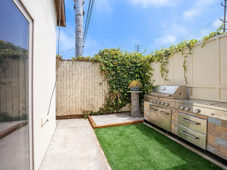 8330 Lilienthal Ave #8334 — Photo 24