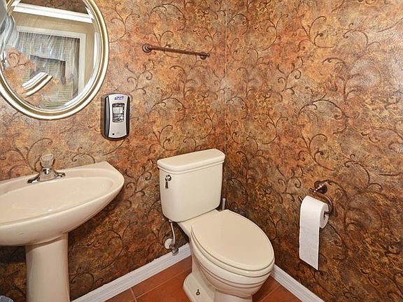 4th image of 706 Berry Bramble Dr