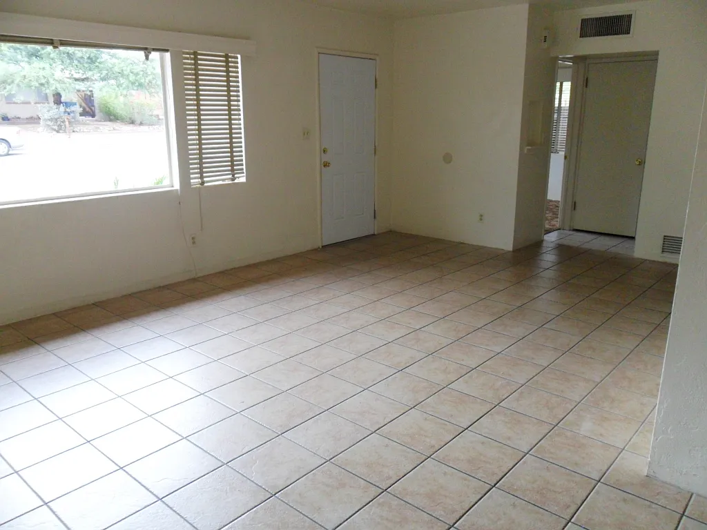 5 bed, $4,350 — Photo 3