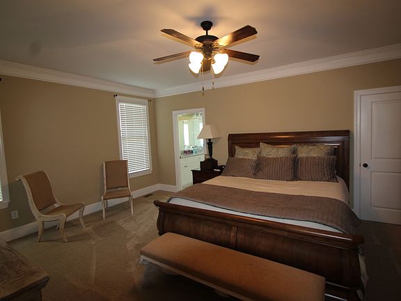 3rd image of 305 N Sandhills Ln