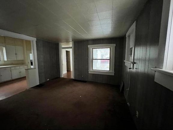 3rd image of 825 Steele Ave