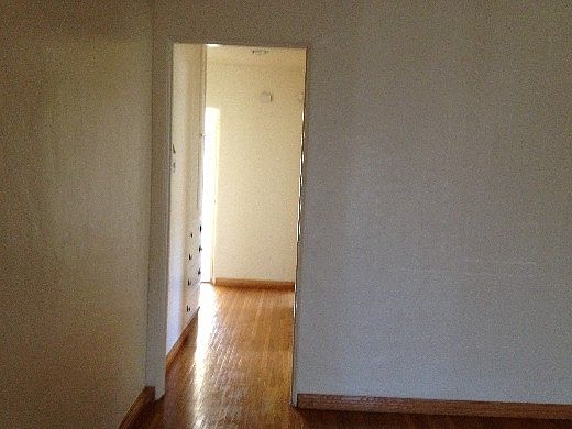 4th image of 9827 La Salle Ave