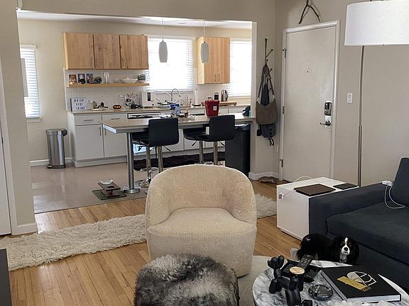 4th image of 1050 Elkgrove Ave #2