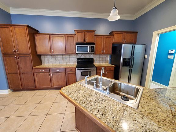 4th image of 505 Doloria Dr