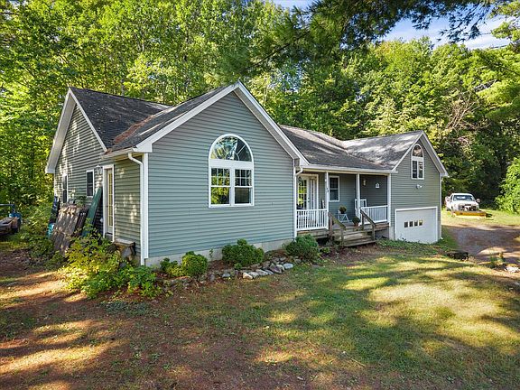 3rd image of 49 Cottage Street
