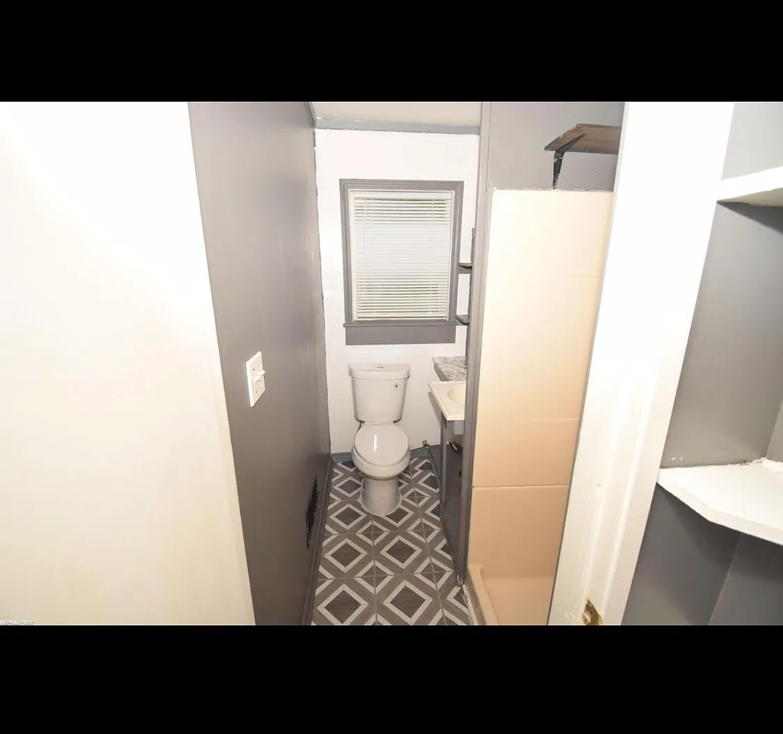 2 bed, 700 sqft, $950 — Photo 3