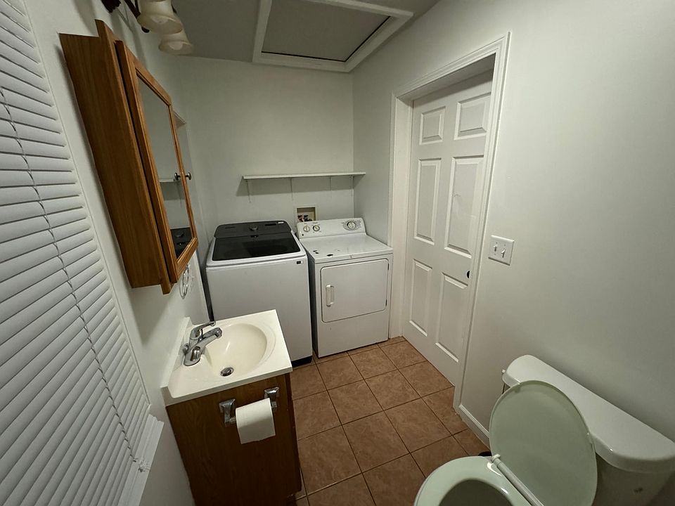 Bathroom/Laundry Room