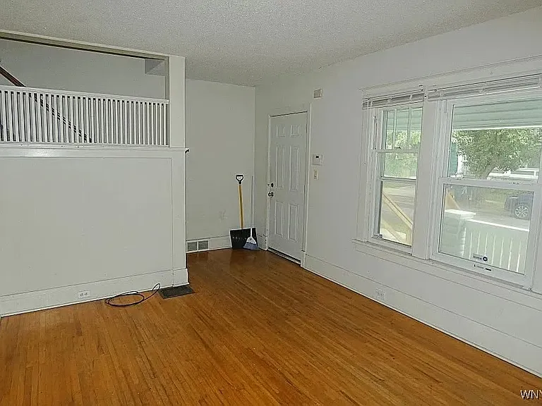 83 Custer St — Photo 8