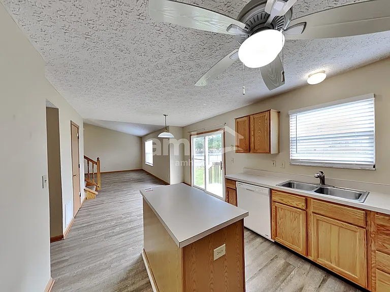 6870 Laburnum Dr — Photo 4