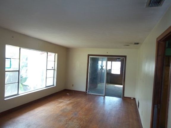 3rd image of 60 Julia St #1