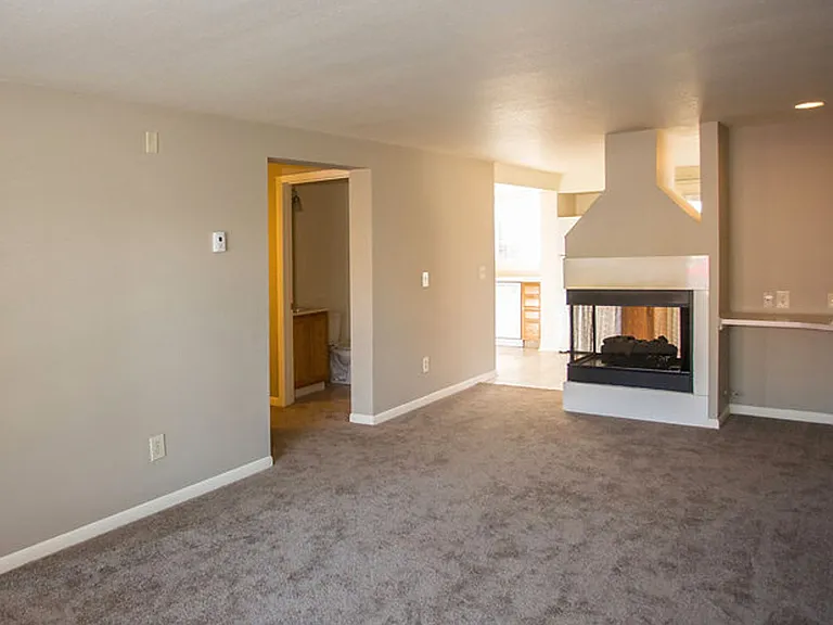 Eagle Landing Apartment Homes — Photo 33
