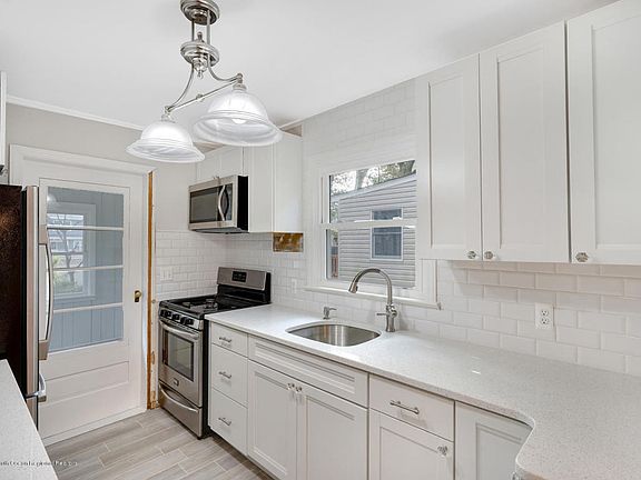 4th image of 119 Holly St