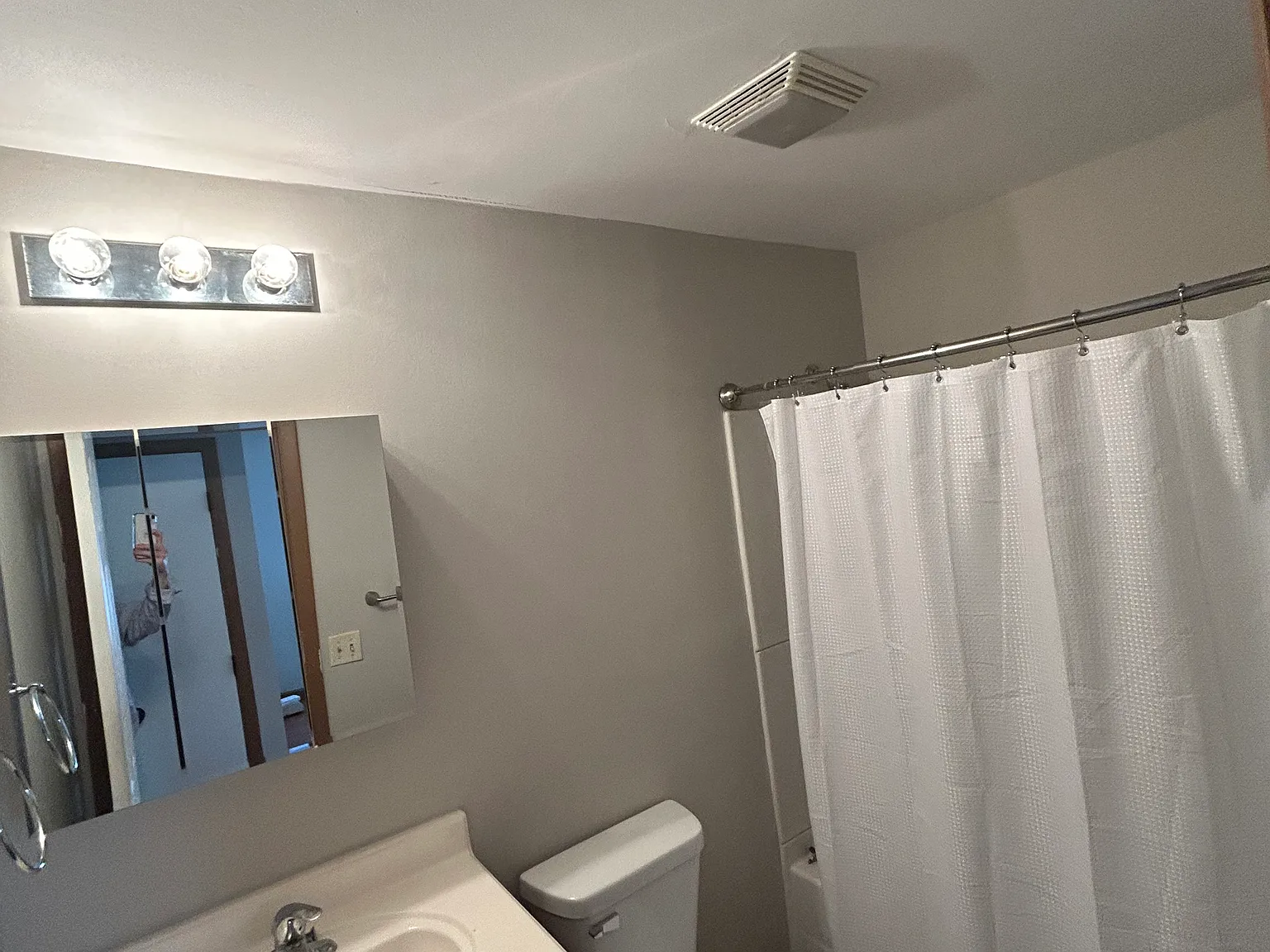 2 bed, 900 sqft, $1,045 — Photo 4