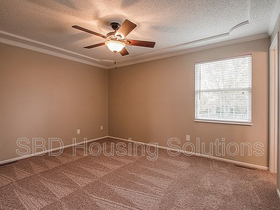 5th image of 1104 NE Sunnyside Ln