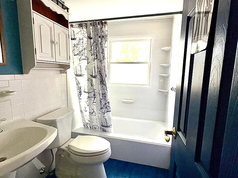 171 Edgewater Dr W — Photo 13
