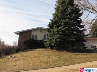 9609 Maple Dr, Omaha, NE 68134