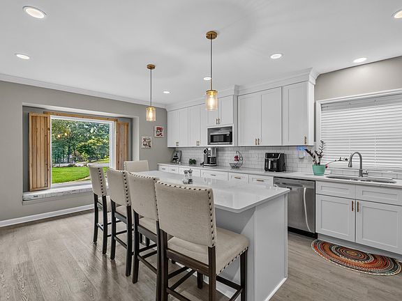 2nd image of 610 Silverwood Trl