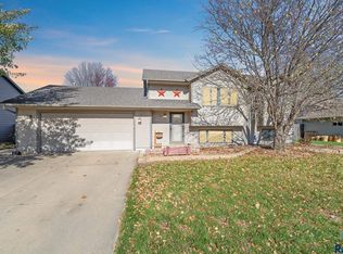 108 W Evergreen Dr, Brandon, SD 57005