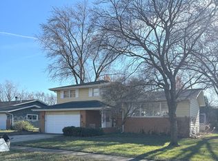 1177 Meadow Ln, Elgin, IL 60123