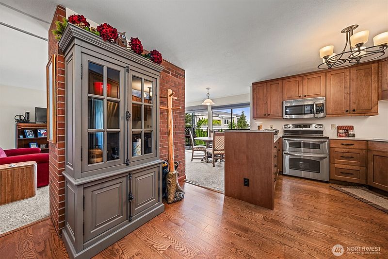 5th image of 2360 43rd Avenue E #302