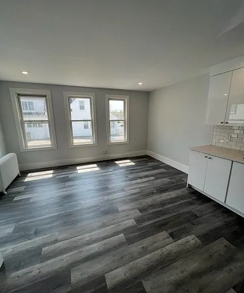 22 Lawrence Ave #5 — Photo 2