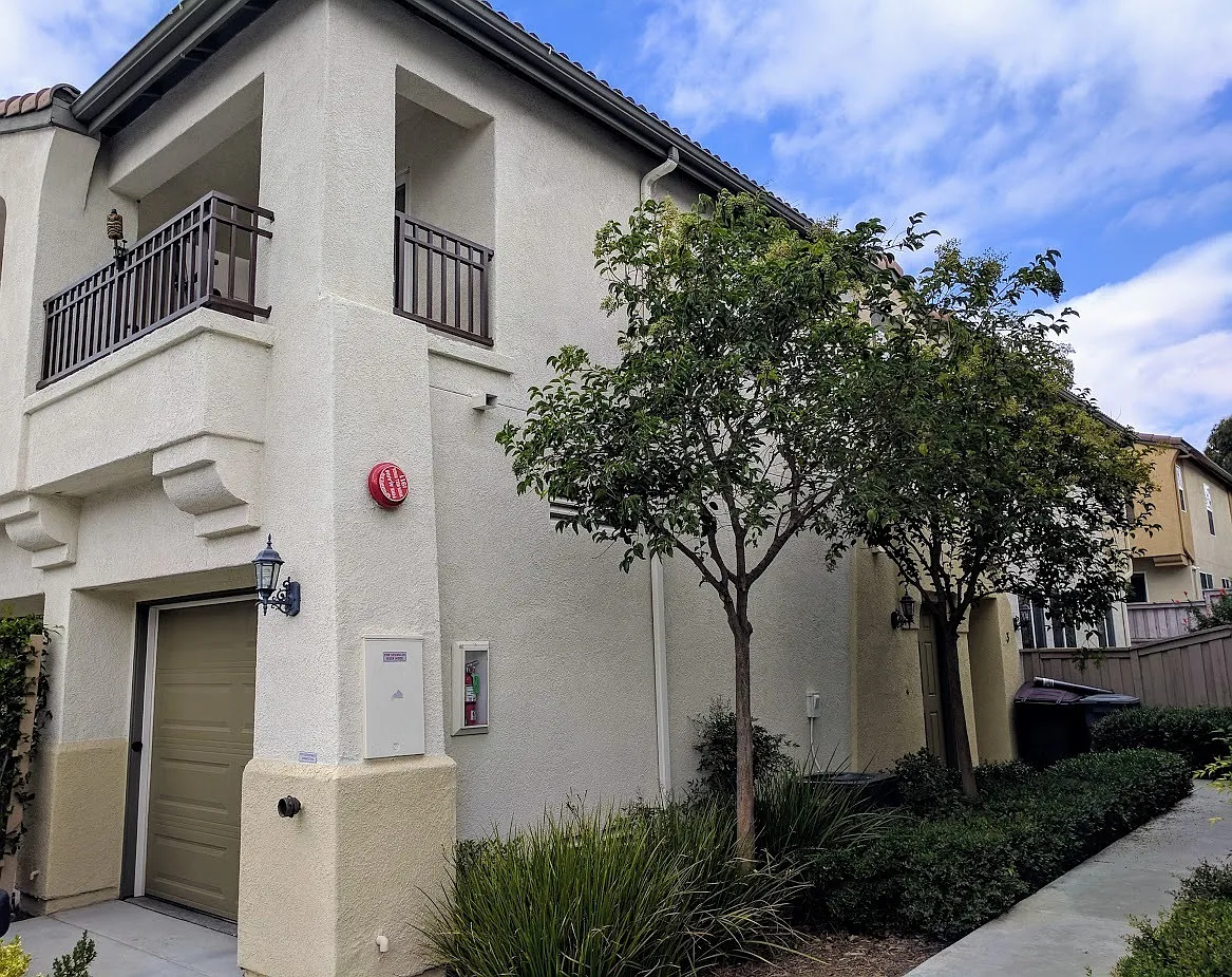 2 Bedroom Townhome w/Attached 1 Car Garage. Gated Community with Assoc Pool! — Photo 1