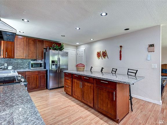 5th image of 4905 189th St SW