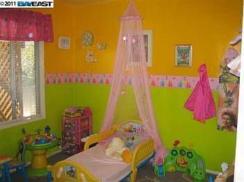 3rd image of 302 Bristol Blvd