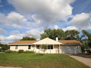 7616 Regent Ave N, Brooklyn Park, MN 55443