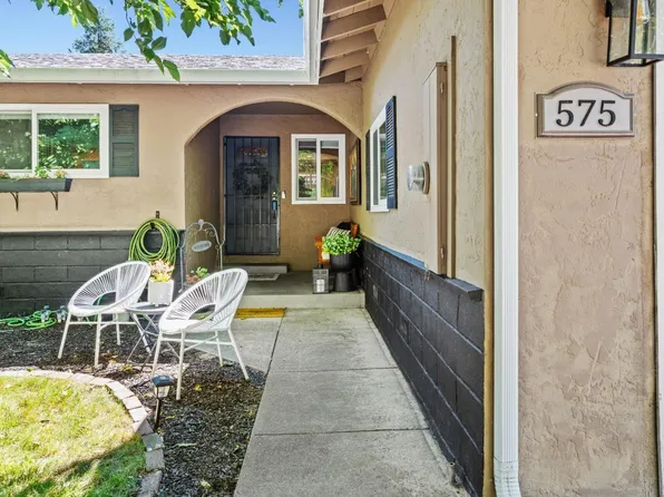 575 Oak Manor Drive, Ukiah, CA 95482