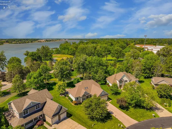 1042 Lost Lake Rd, Pt Clinton, OH 43452