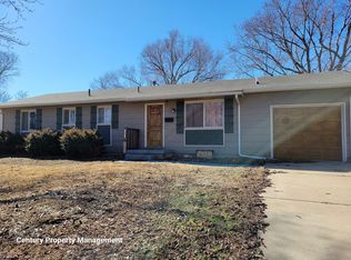 981 N Brownthrush Ln, Wichita, KS 67212