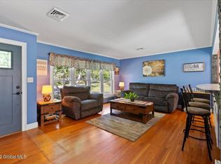 19 Van Leuvan Dr S, Rensselaer, NY 12144
