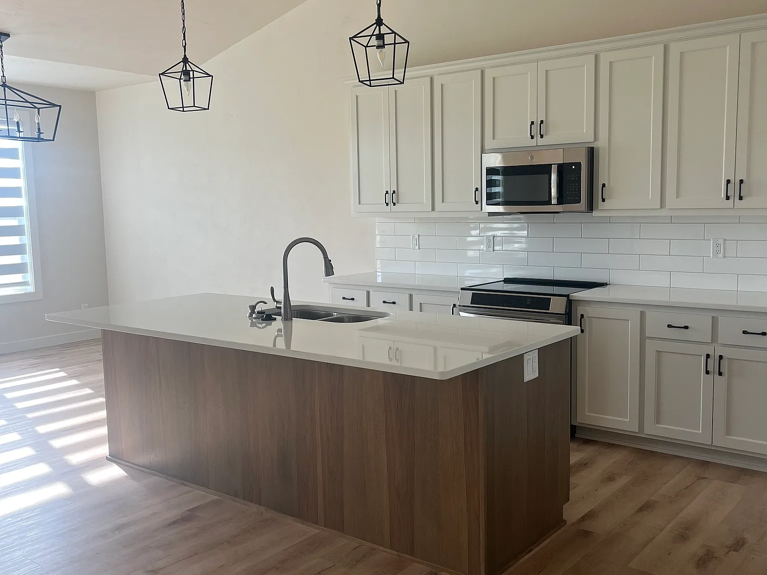 2 bed, 1664 sqft, $2,500 — Photo 3
