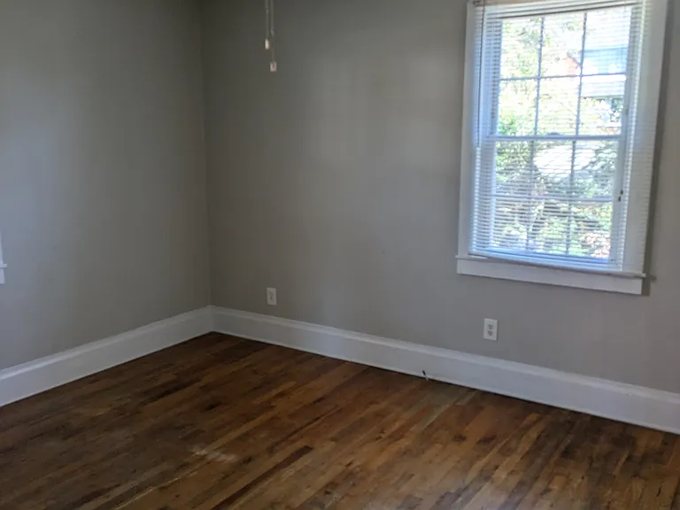 1526 Heath St — Photo 3